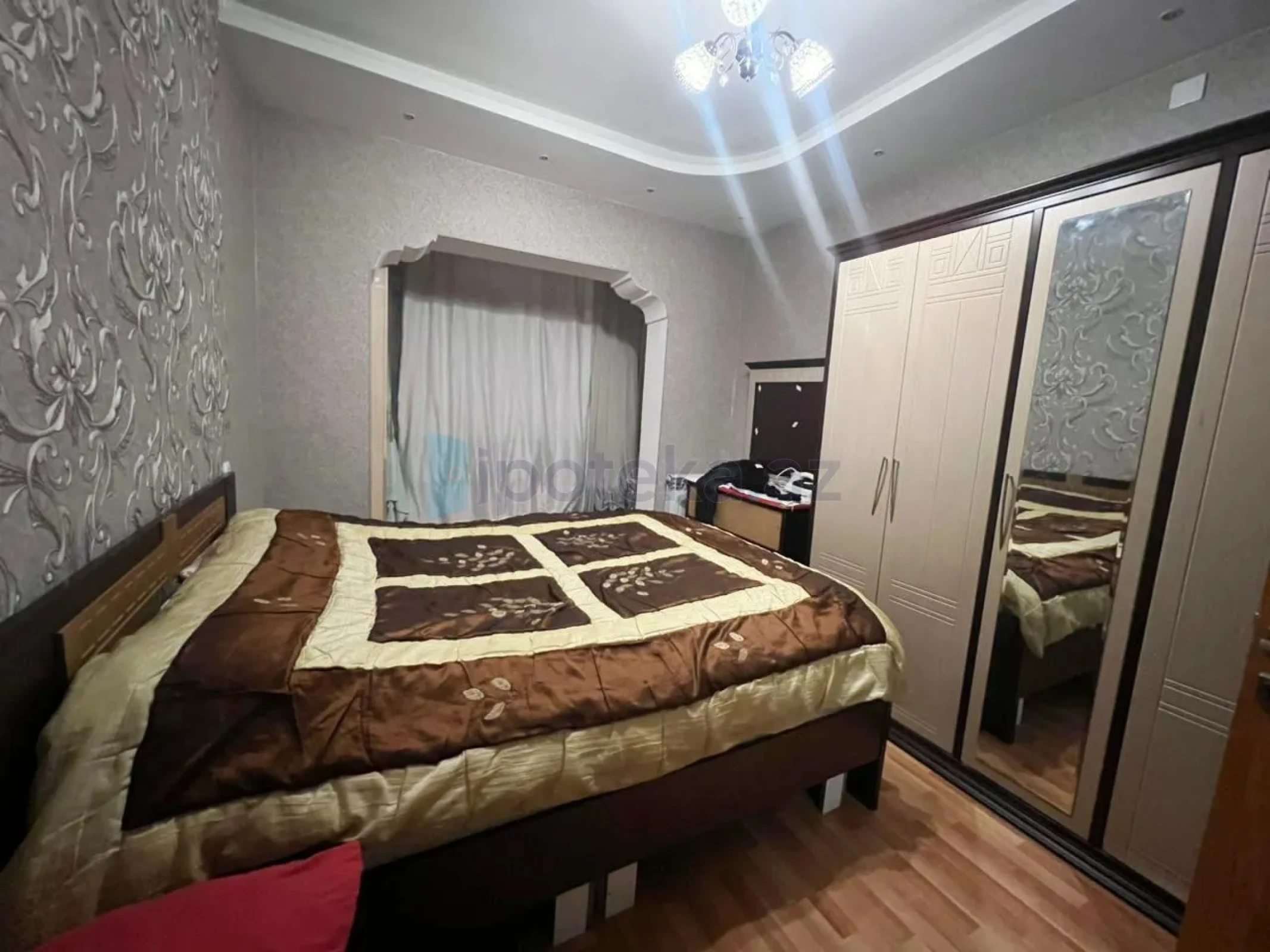 Satılır 2 otaqlı köhnə tikili 65 m²