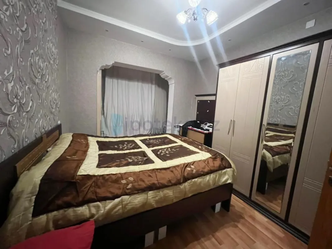 Satılır 2 otaqlı köhnə tikili 65 m²