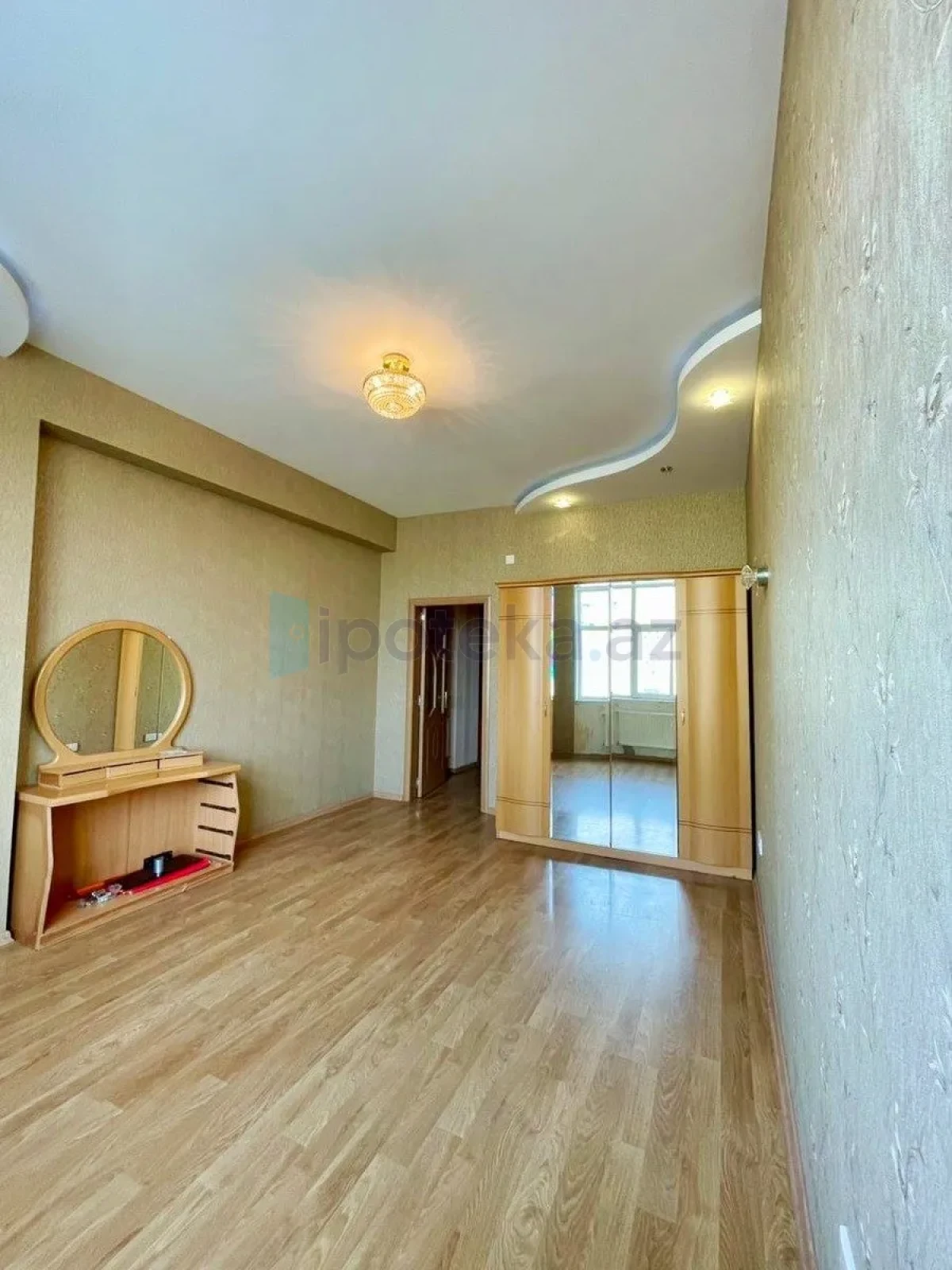 Satılır 3 otaqlı yeni tikili 110 m²