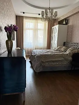 Satılır 3 otaqlı köhnə tikili 115 m²