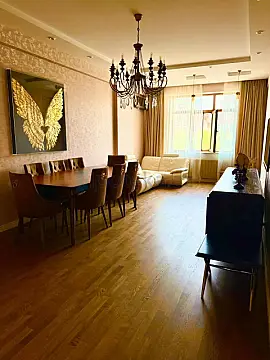 Satılır 3 otaqlı köhnə tikili 115 m² — Bakı, Nərimanov 3 otaq 115.00 m²