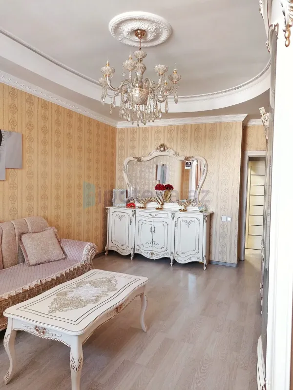 Satılır 2 otaqlı yeni tikili 76 m²