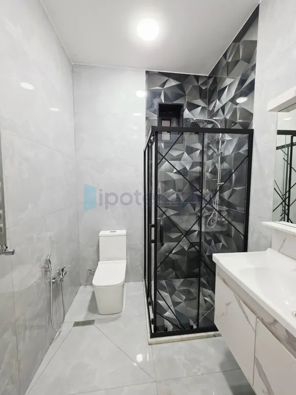 Satılır 4 otaqlı mənzil 150 m²