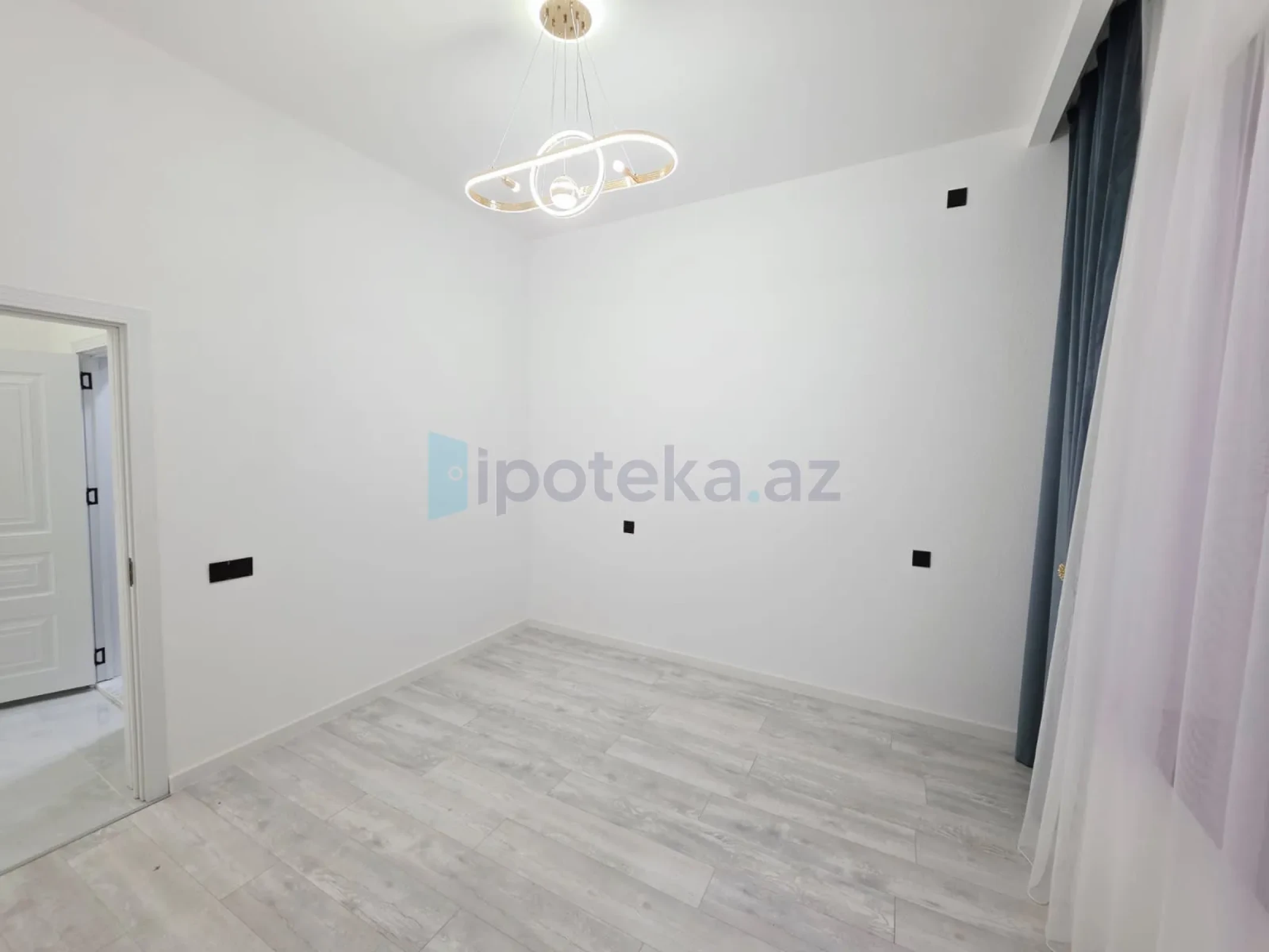 Satılır 4 otaqlı mənzil 150 m²