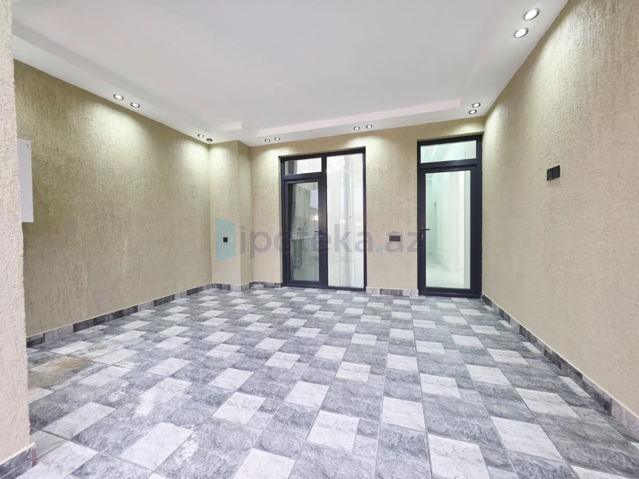Satılır 4 otaqlı mənzil 150 m²
