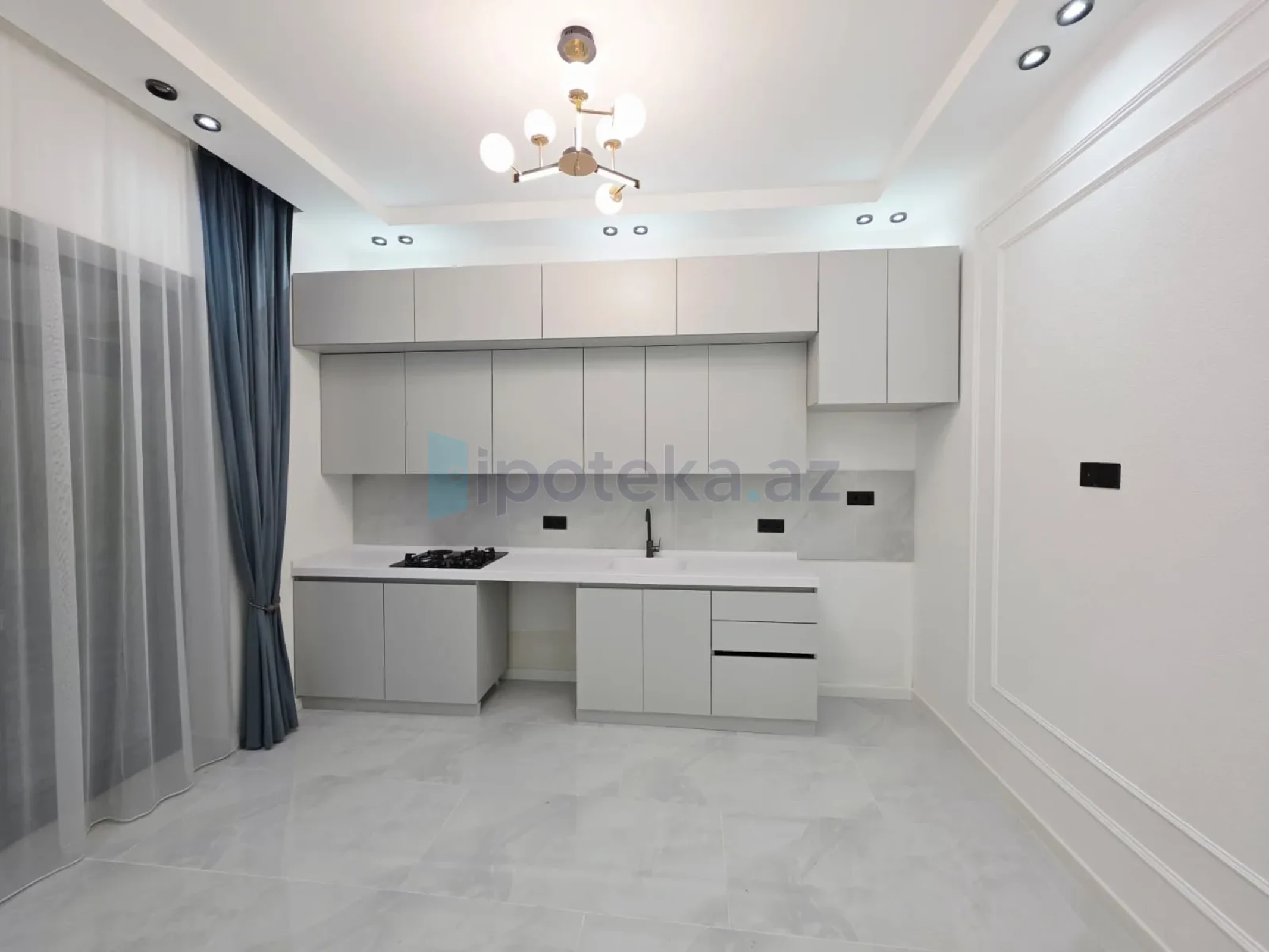 Satılır 4 otaqlı mənzil 150 m²