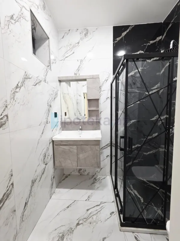 Satılır 4 otaqlı mənzil 150 m²