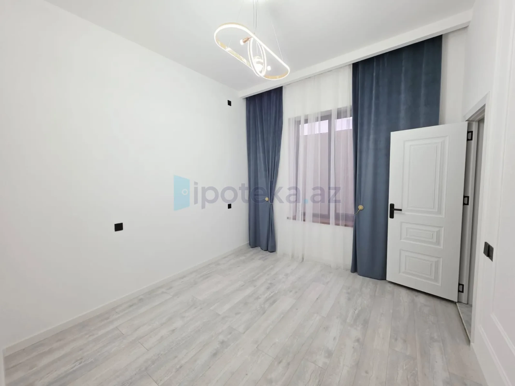 Satılır 4 otaqlı mənzil 150 m²