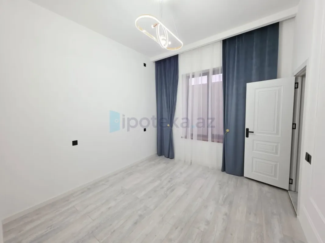 Satılır 4 otaqlı mənzil 150 m²