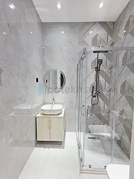 Satılır 4 otaqlı mənzil 160 m²