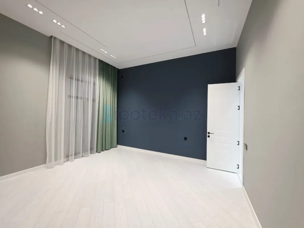 Satılır 4 otaqlı mənzil 160 m²
