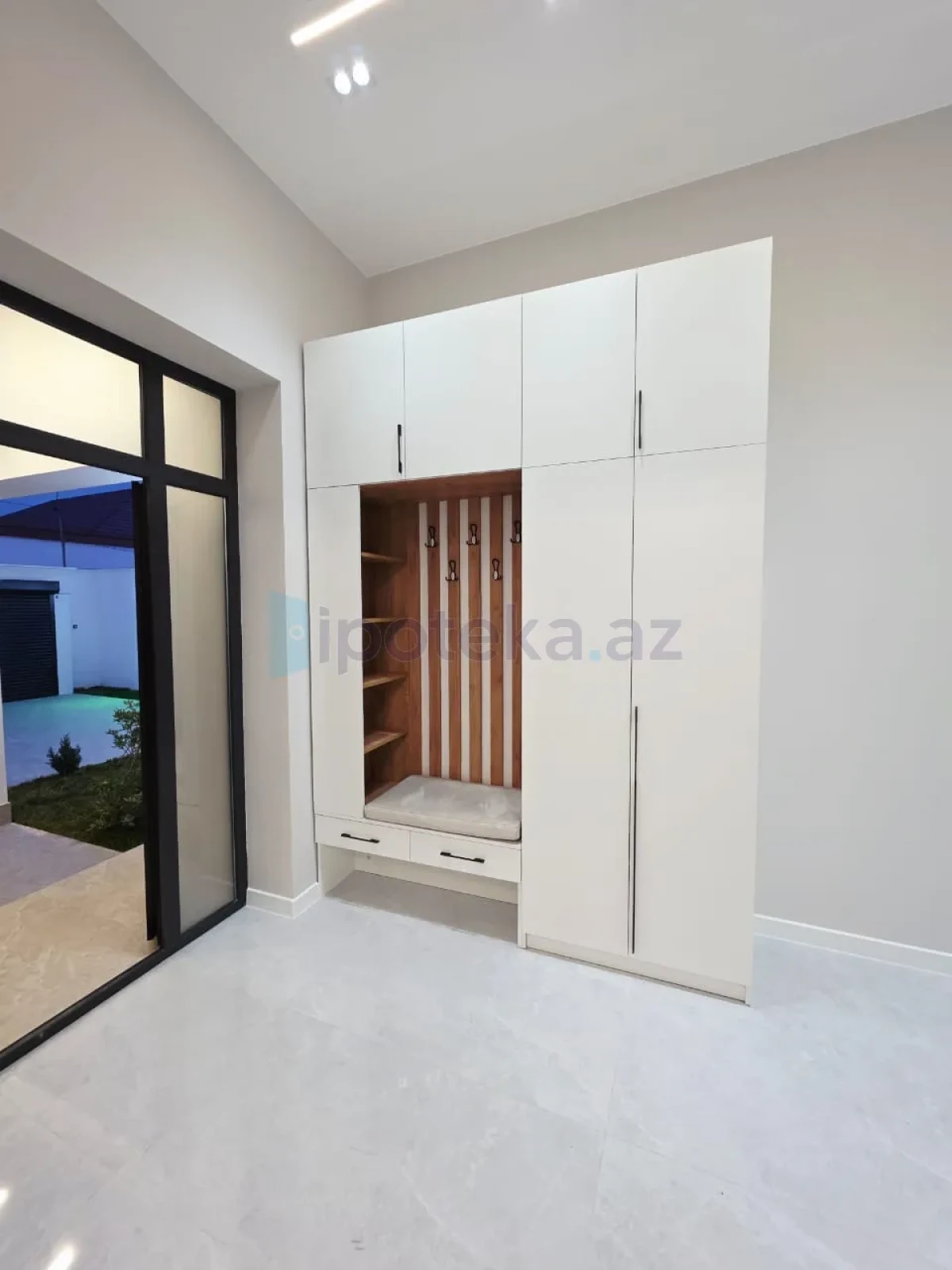 Satılır 4 otaqlı mənzil 160 m²