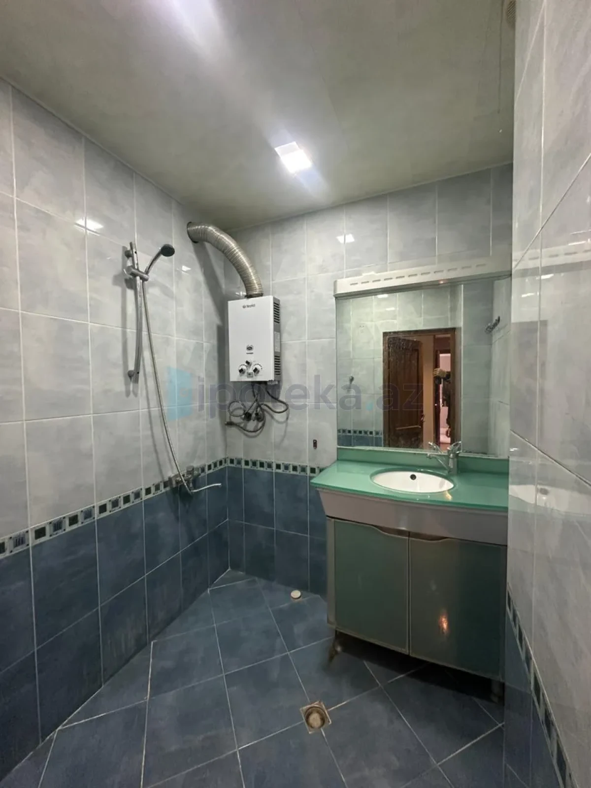 Satılır 2 otaqlı köhnə tikili 65 m²