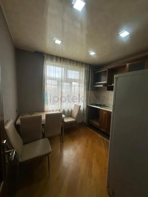 Satılır 2 otaqlı köhnə tikili 65 m²