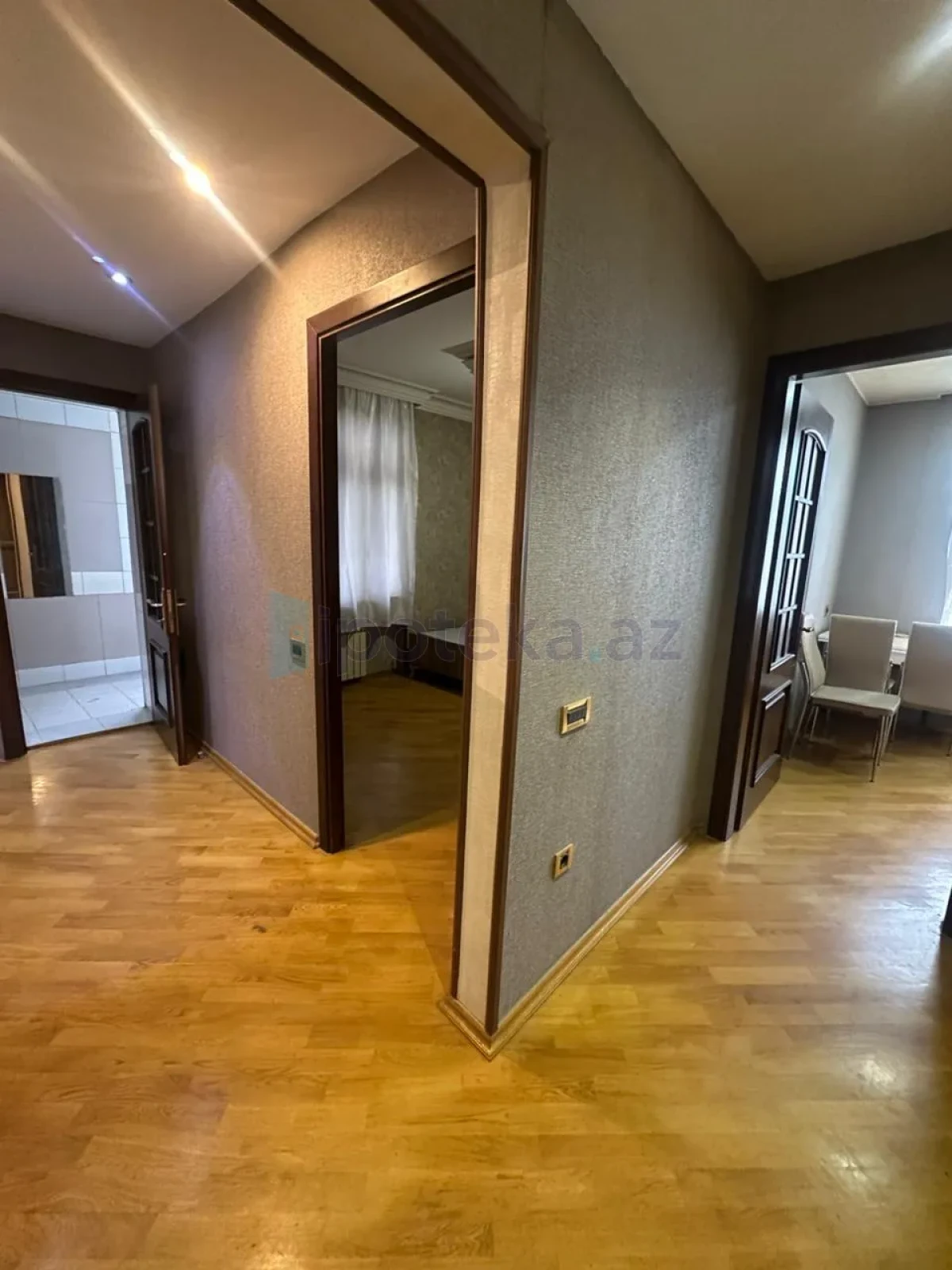 Satılır 2 otaqlı köhnə tikili 65 m²
