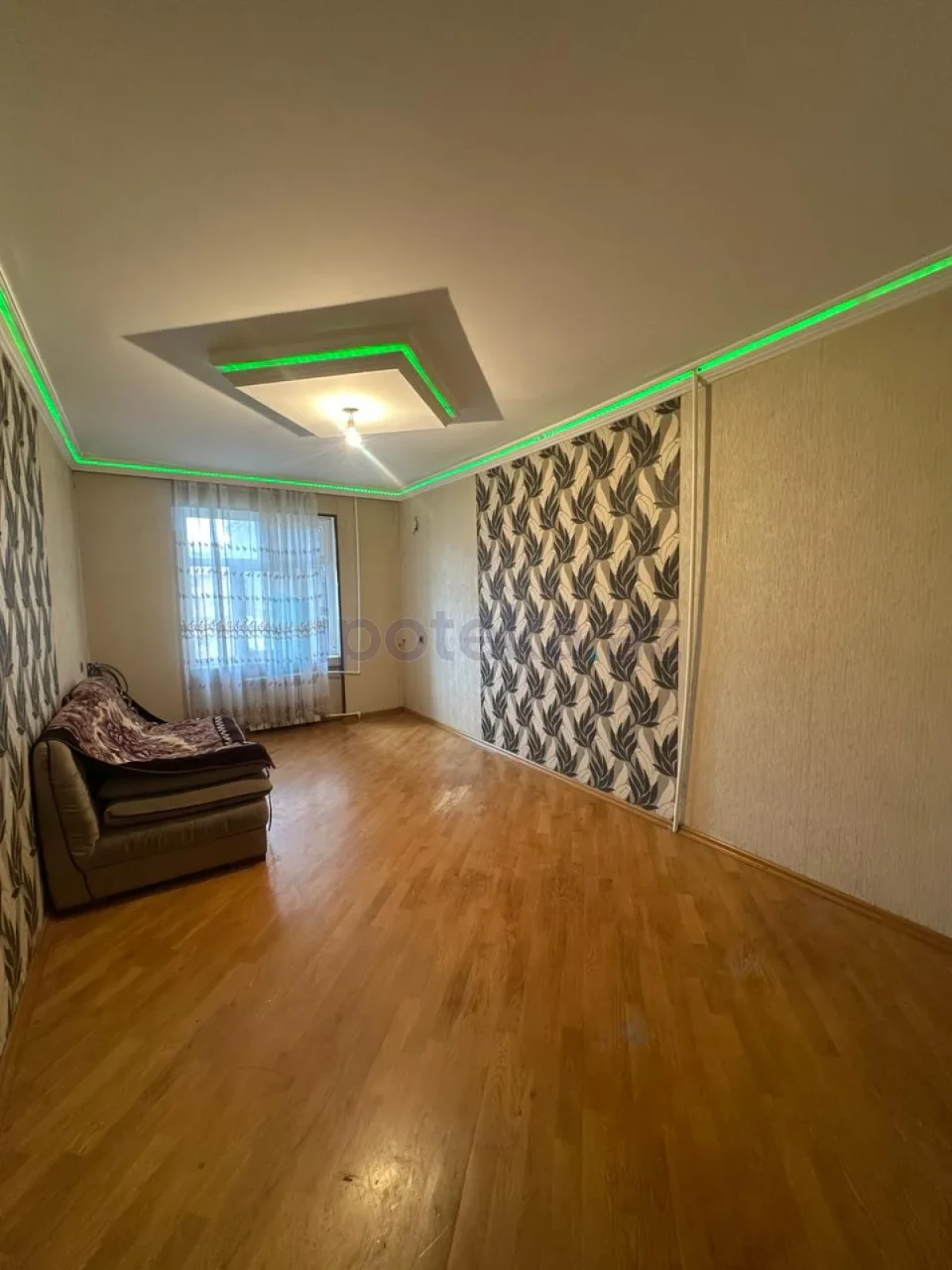 Satılır 2 otaqlı köhnə tikili 65 m²