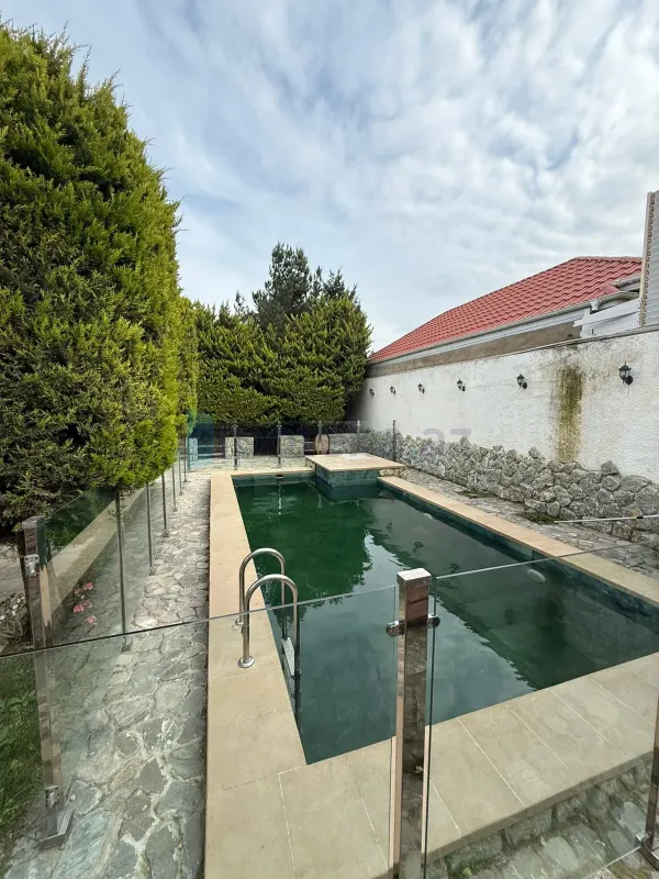 Satılır 6 otaqlı mənzil 200 m²