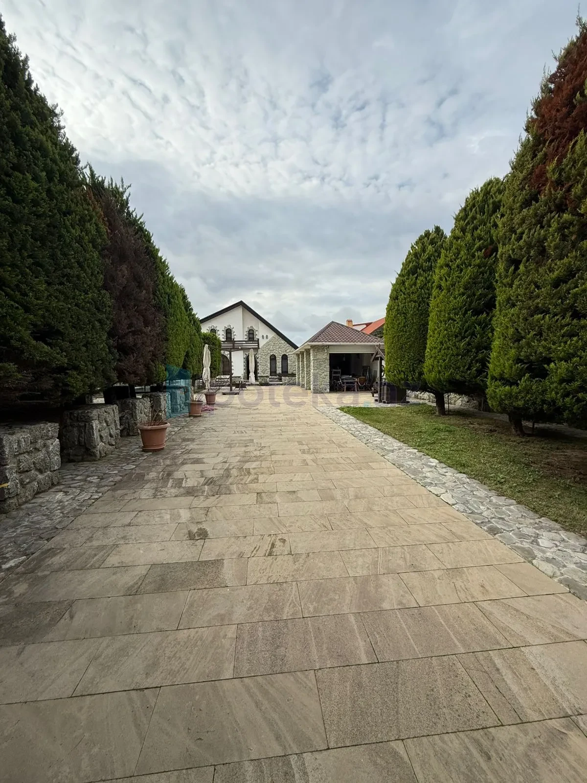 Satılır 6 otaqlı mənzil 200 m²