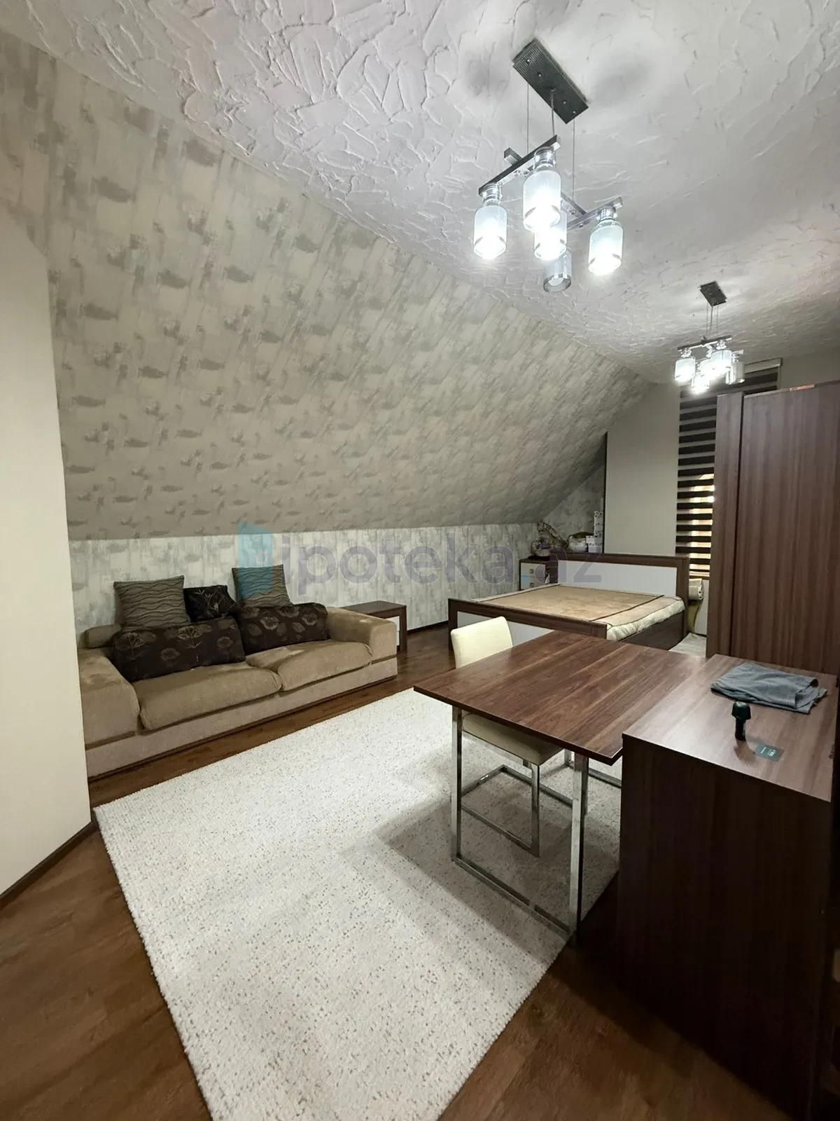 Satılır 6 otaqlı mənzil 200 m²