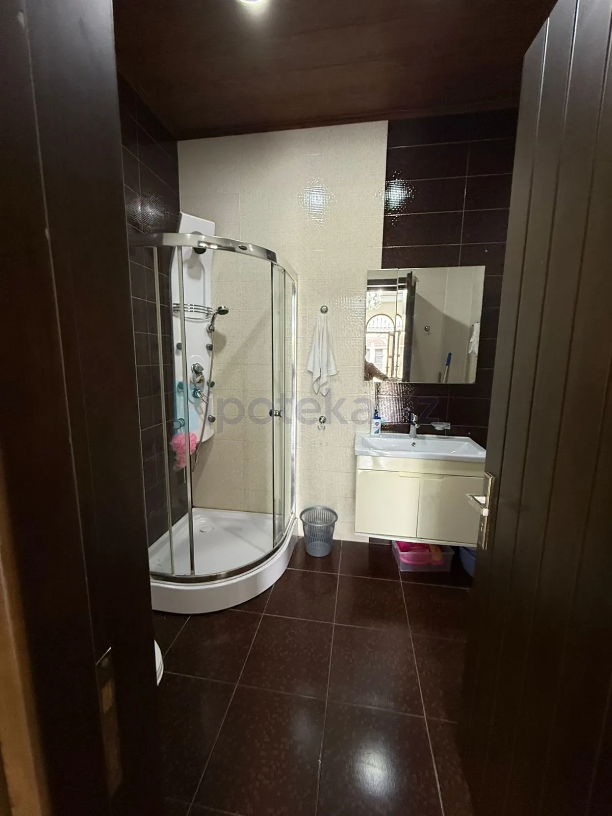 Satılır 6 otaqlı mənzil 200 m²