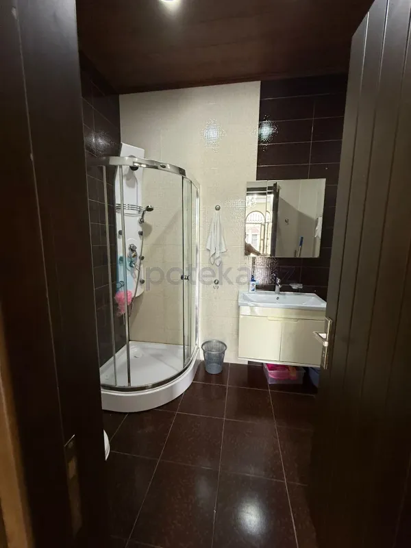 Satılır 6 otaqlı mənzil 200 m²