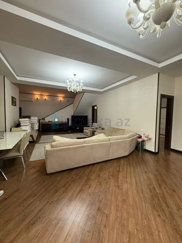 Satılır 6 otaqlı mənzil 200 m²