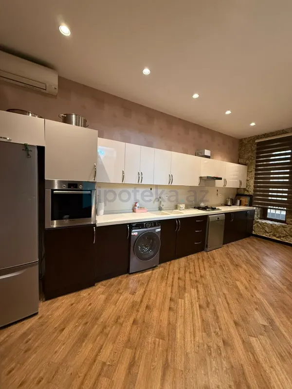 Satılır 6 otaqlı mənzil 200 m²