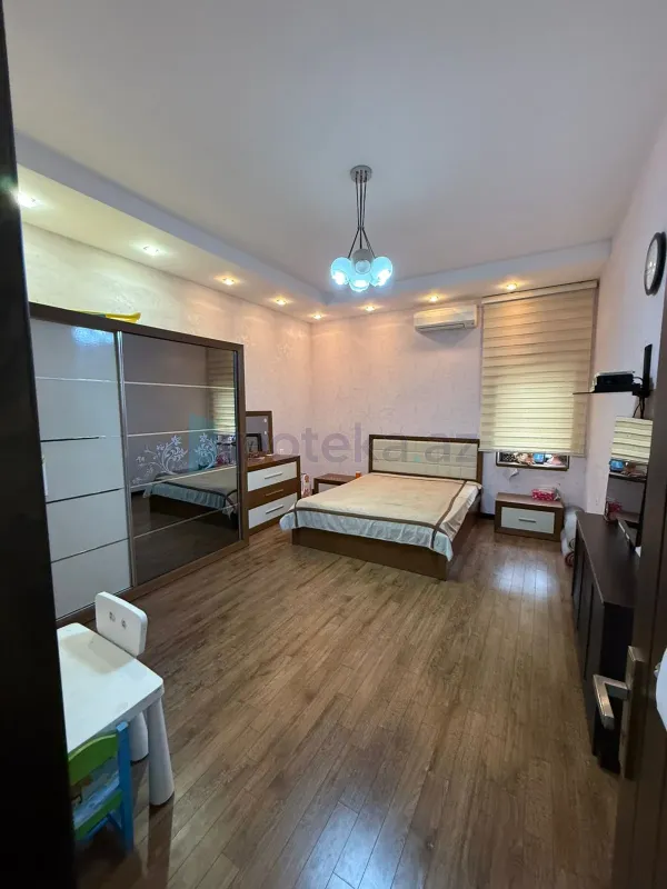 Satılır 6 otaqlı mənzil 200 m²