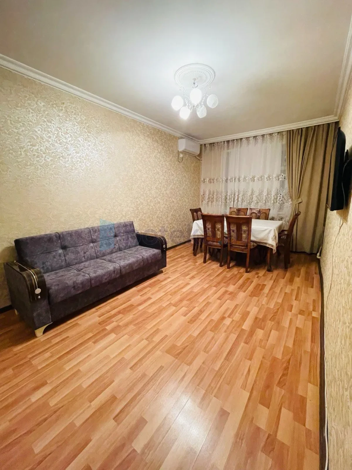 Satılır 2 otaqlı köhnə tikili 60 m²