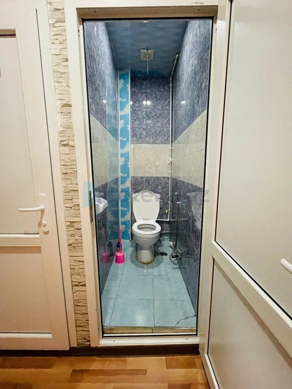 Satılır 2 otaqlı köhnə tikili 60 m²