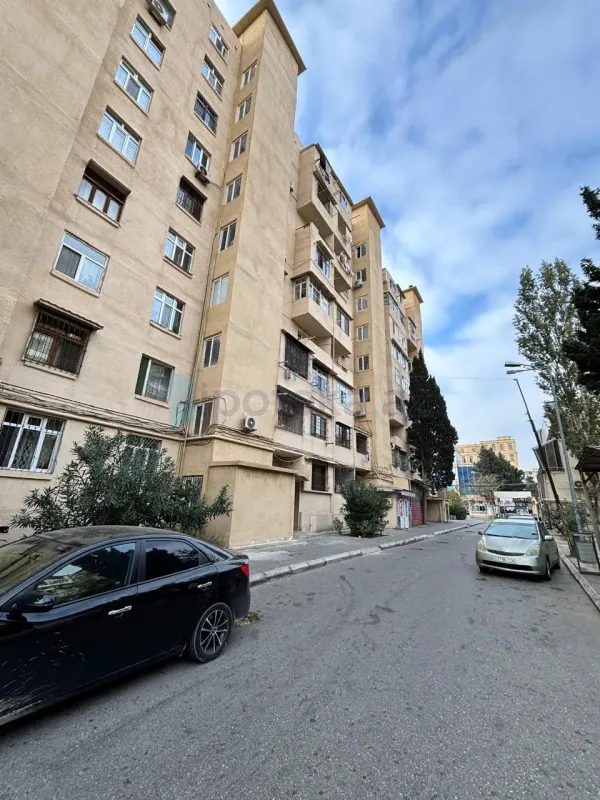 Satılır 2 otaqlı köhnə tikili 60 m²