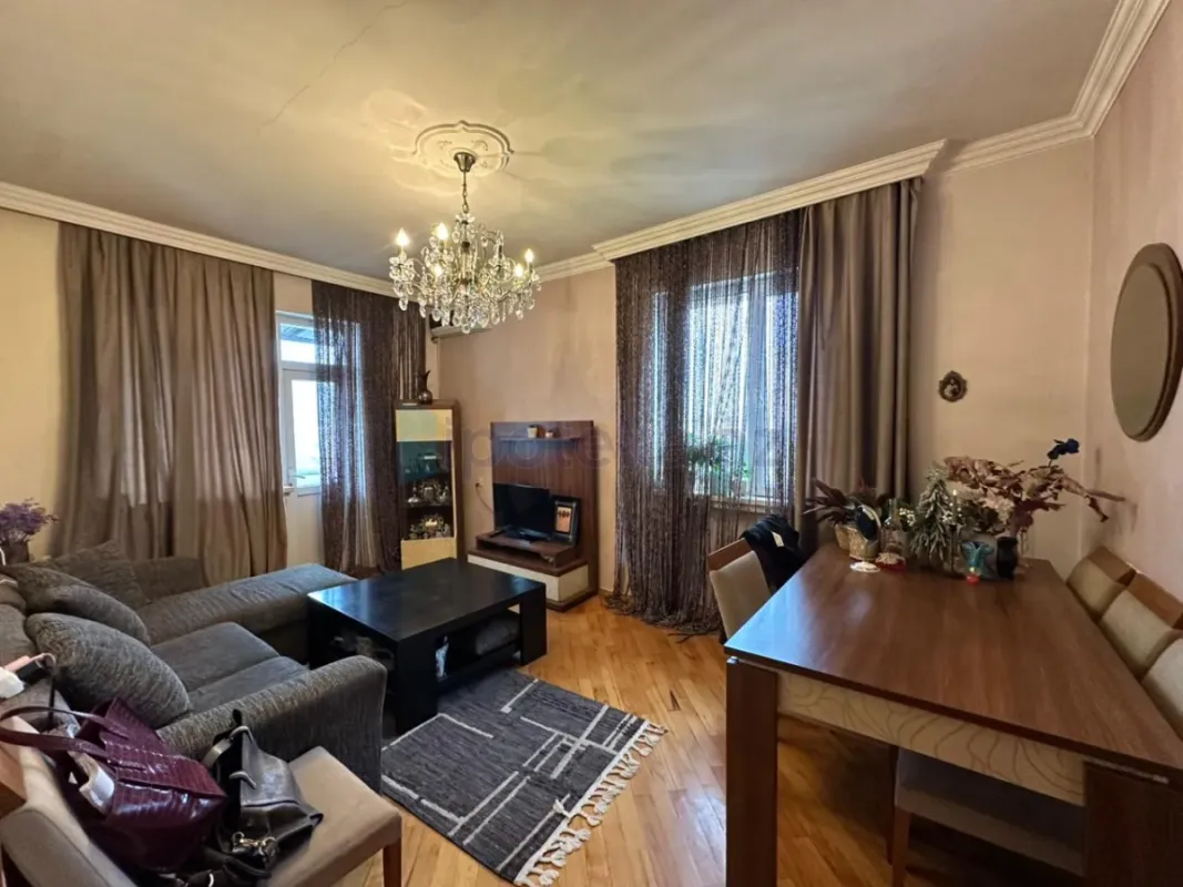 Satılır 2 otaqlı köhnə tikili 58 m²