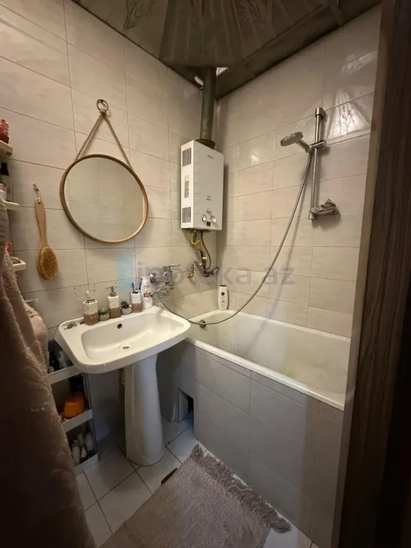 Satılır 2 otaqlı köhnə tikili 58 m²
