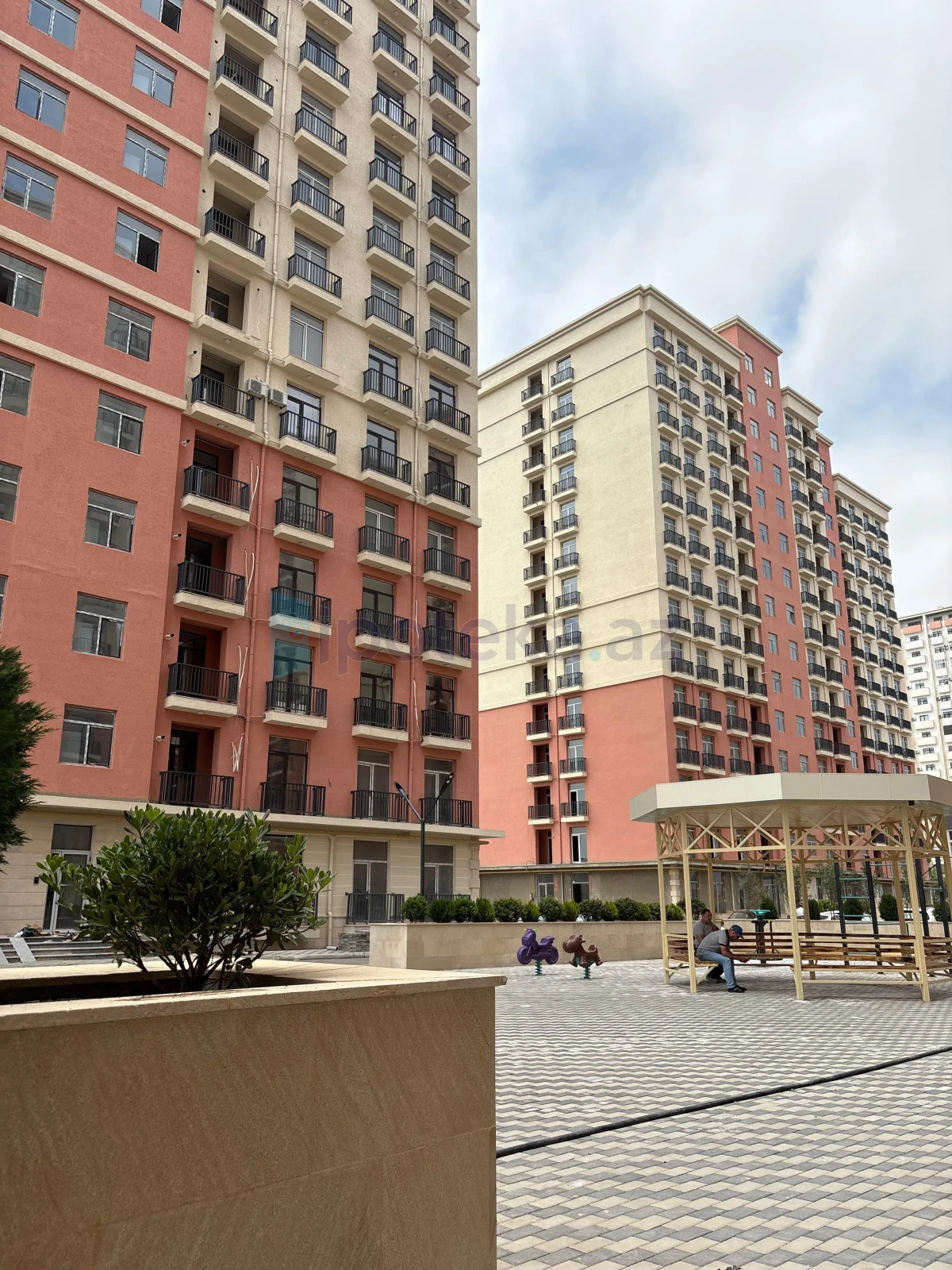 Satılır 2 otaqlı yeni tikili 69 m²