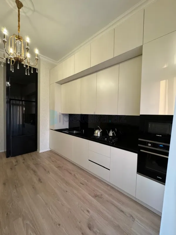 Satılır 3 otaqlı yeni tikili 140 m²