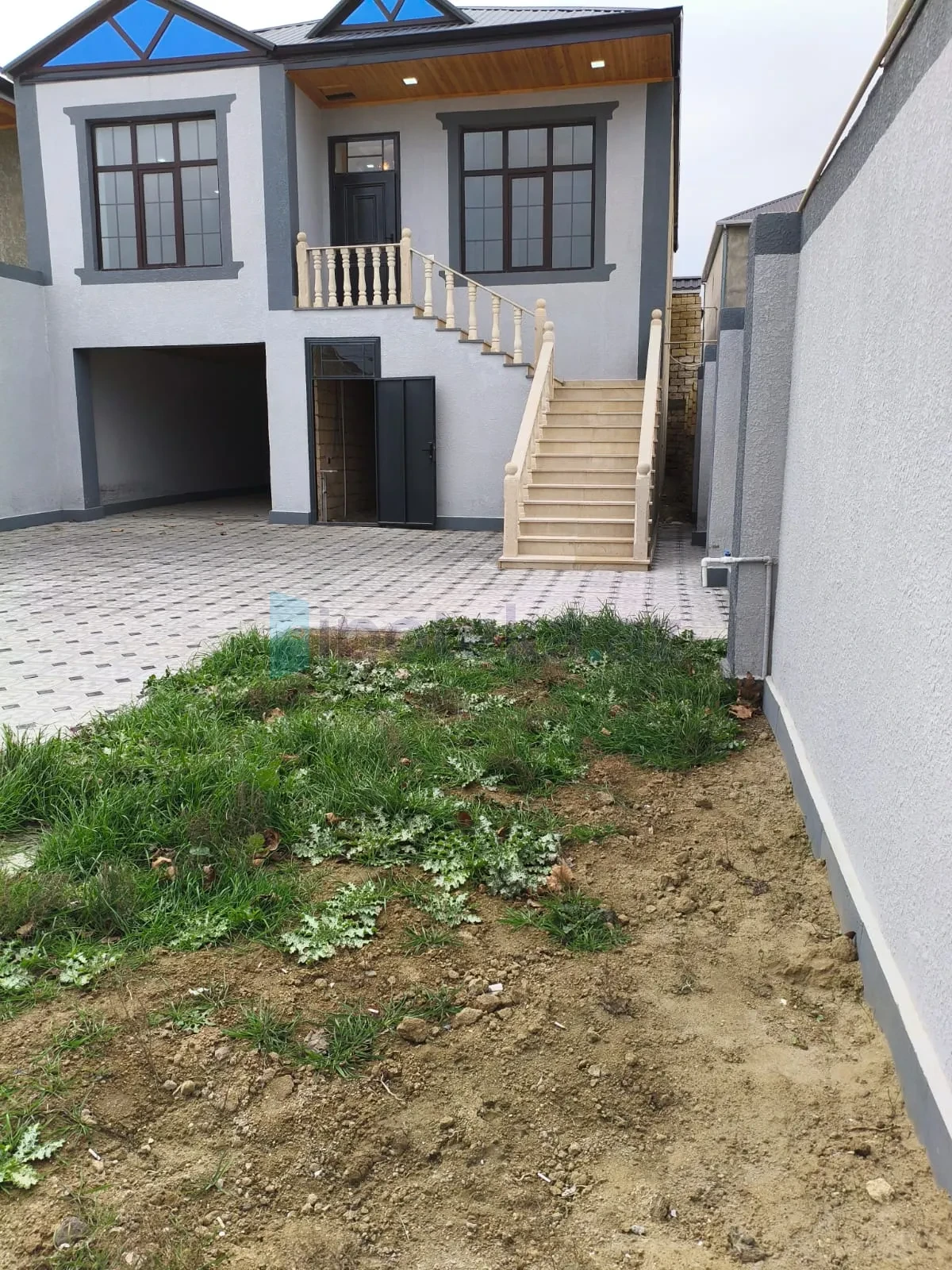 Satılır 4 otaqlı həyət evi 140 m²