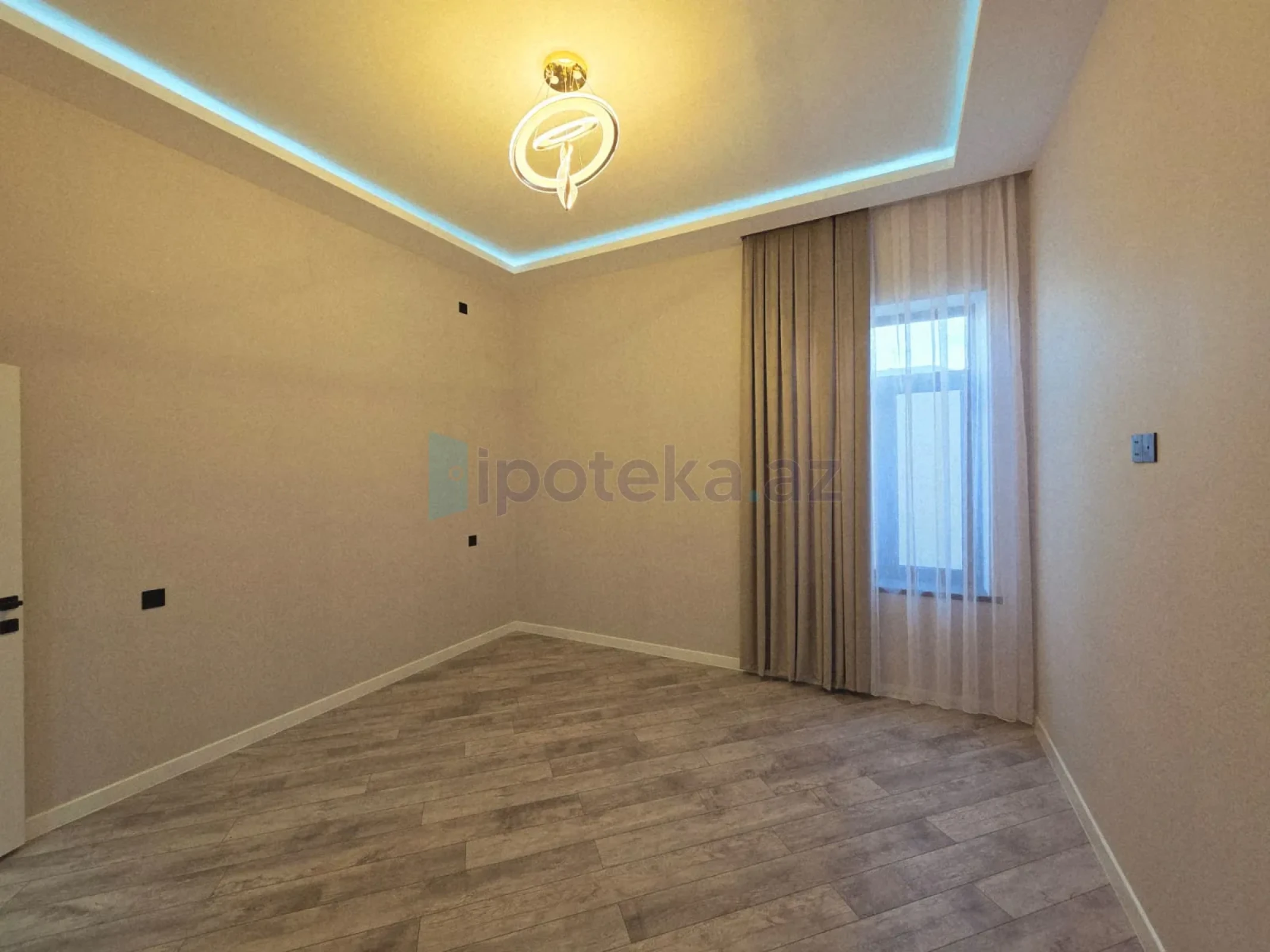 Satılır 3 otaqlı mənzil 150 m²