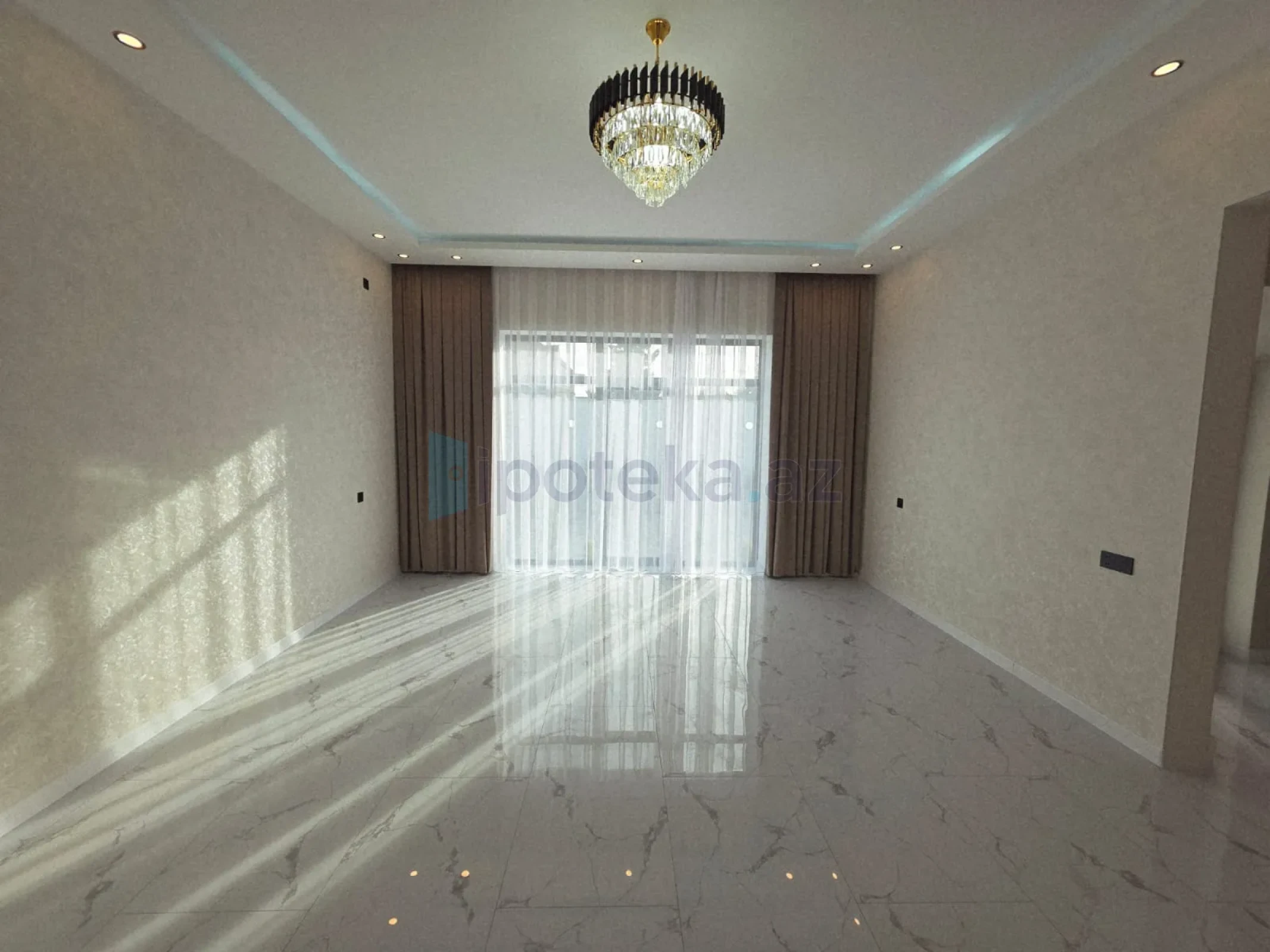 Satılır 3 otaqlı mənzil 150 m²