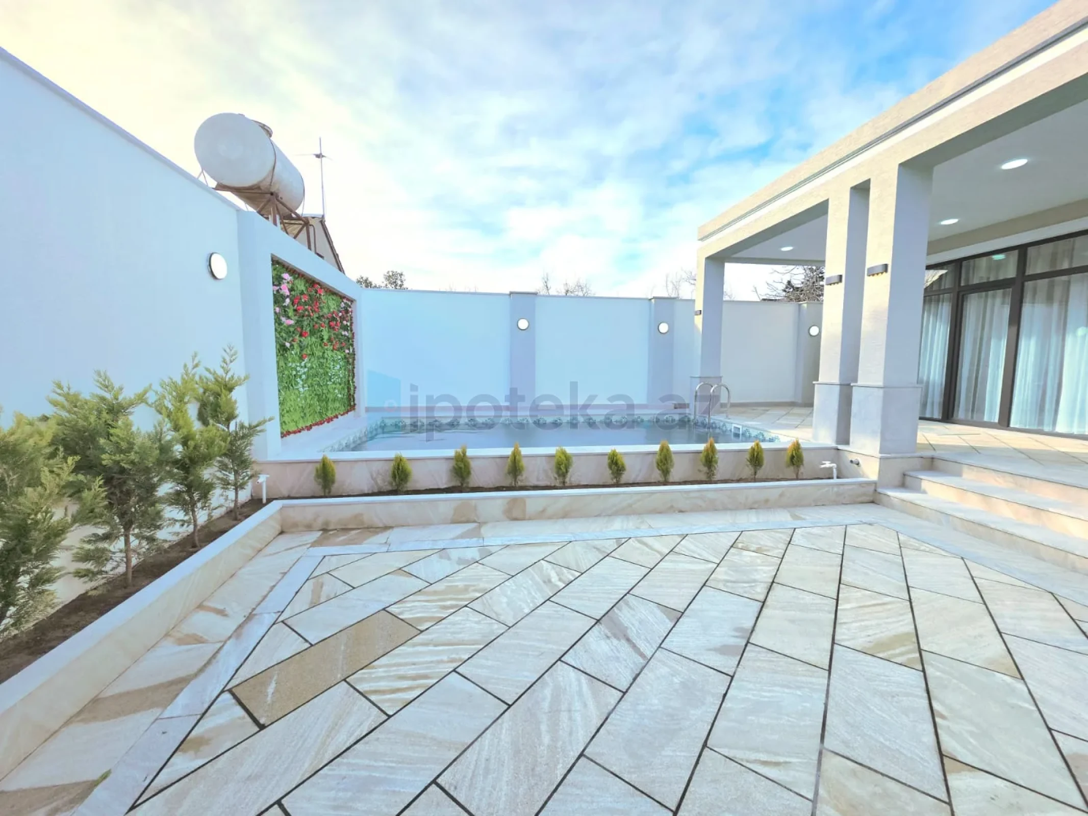 Satılır 3 otaqlı mənzil 150 m²