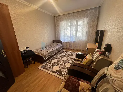 Satılır 3 otaqlı köhnə tikili 82 m²
