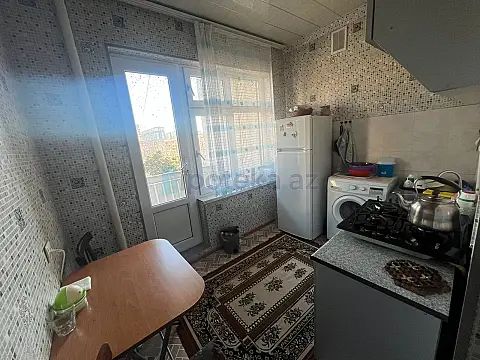 Satılır 3 otaqlı köhnə tikili 82 m²