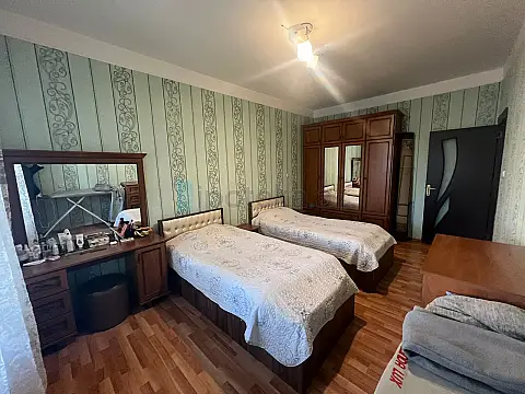 Satılır 3 otaqlı köhnə tikili 82 m²