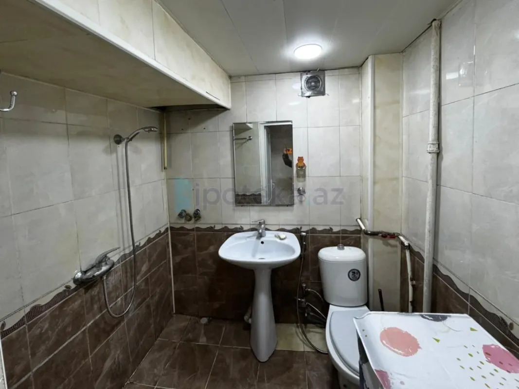 Satılır 1 otaqlı köhnə tikili 35 m²