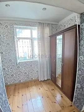 Satılır 1 otaqlı köhnə tikili 36 m²