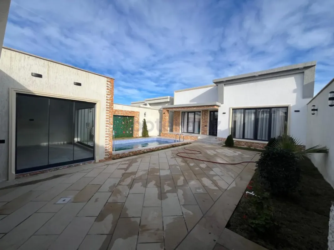 Satılır 4 otaqlı həyət evi 140 m²