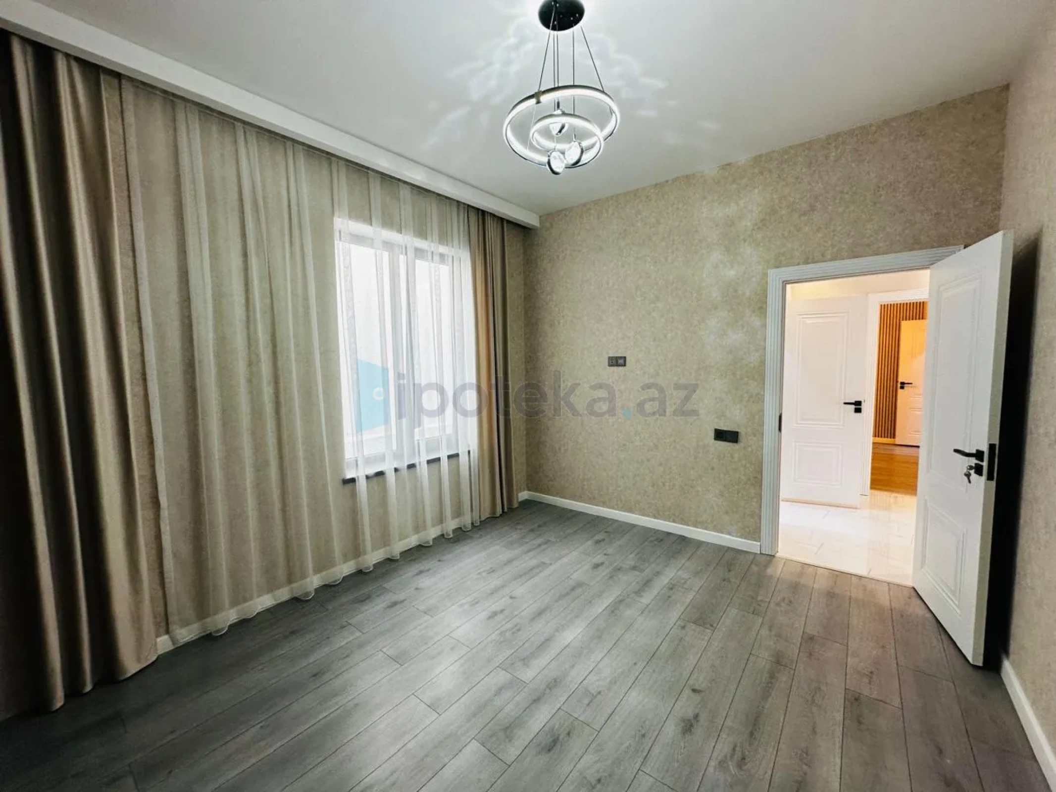 Satılır 4 otaqlı mənzil 170 m²