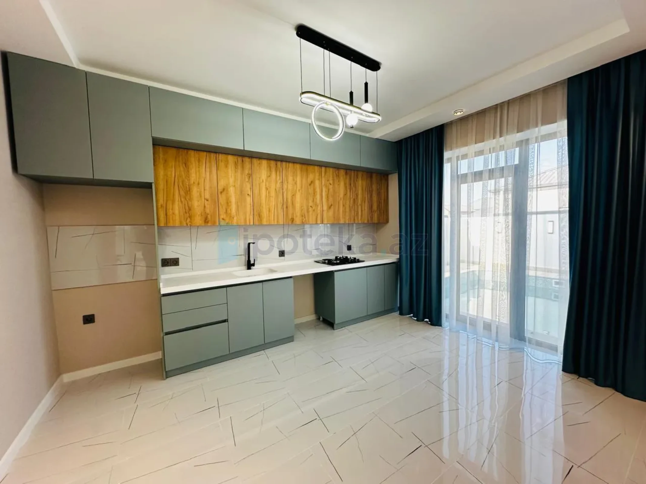 Satılır 4 otaqlı mənzil 170 m²