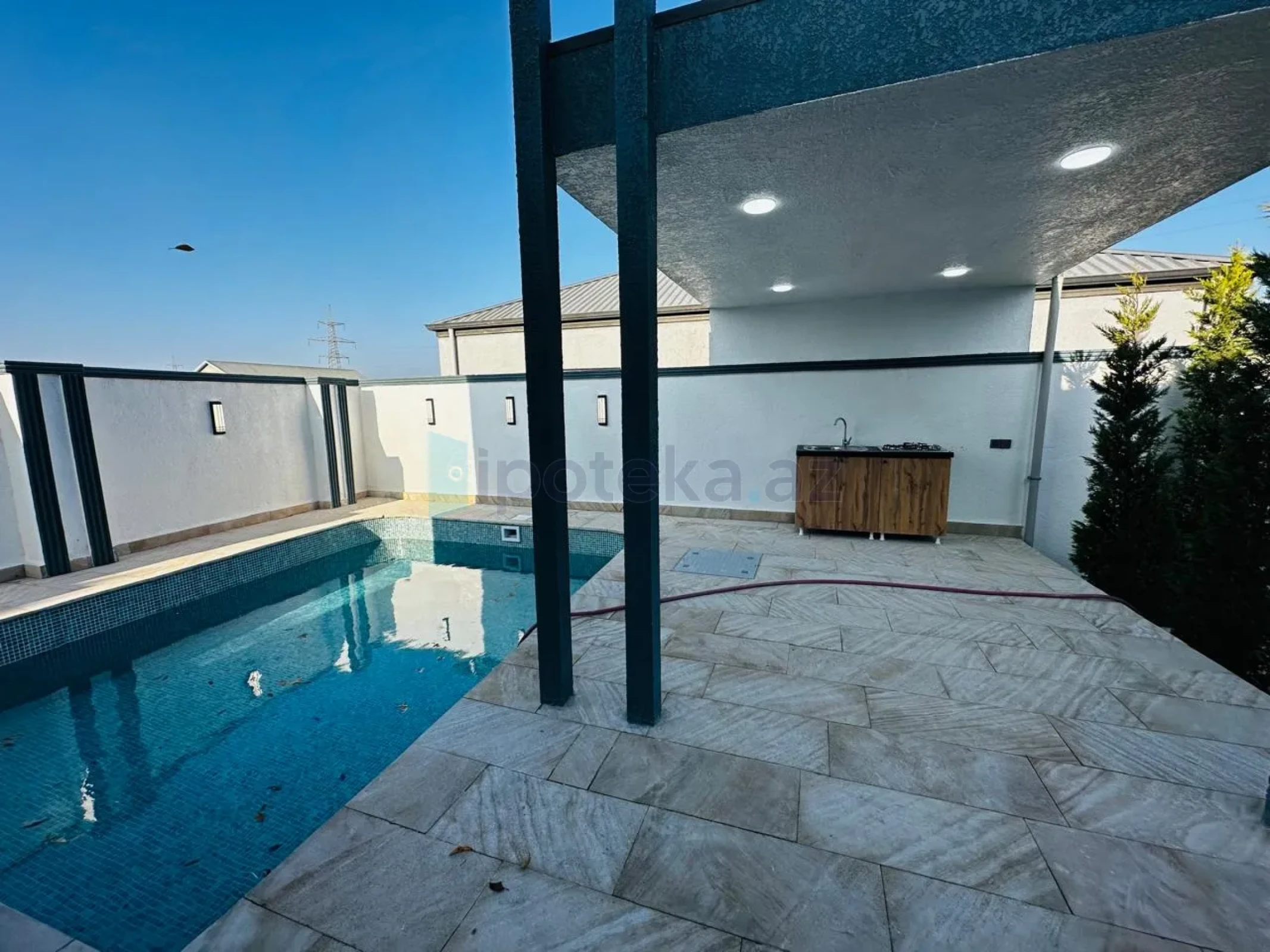 Satılır 4 otaqlı mənzil 170 m²