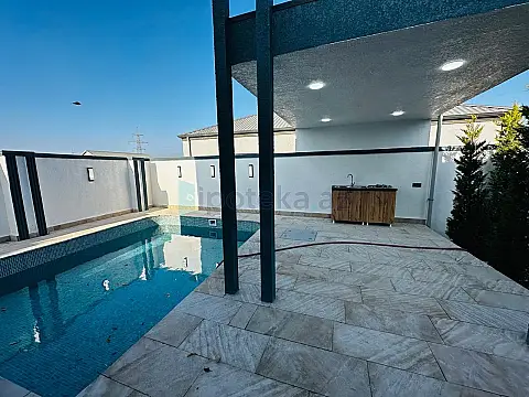 Satılır 4 otaqlı mənzil 170 m²