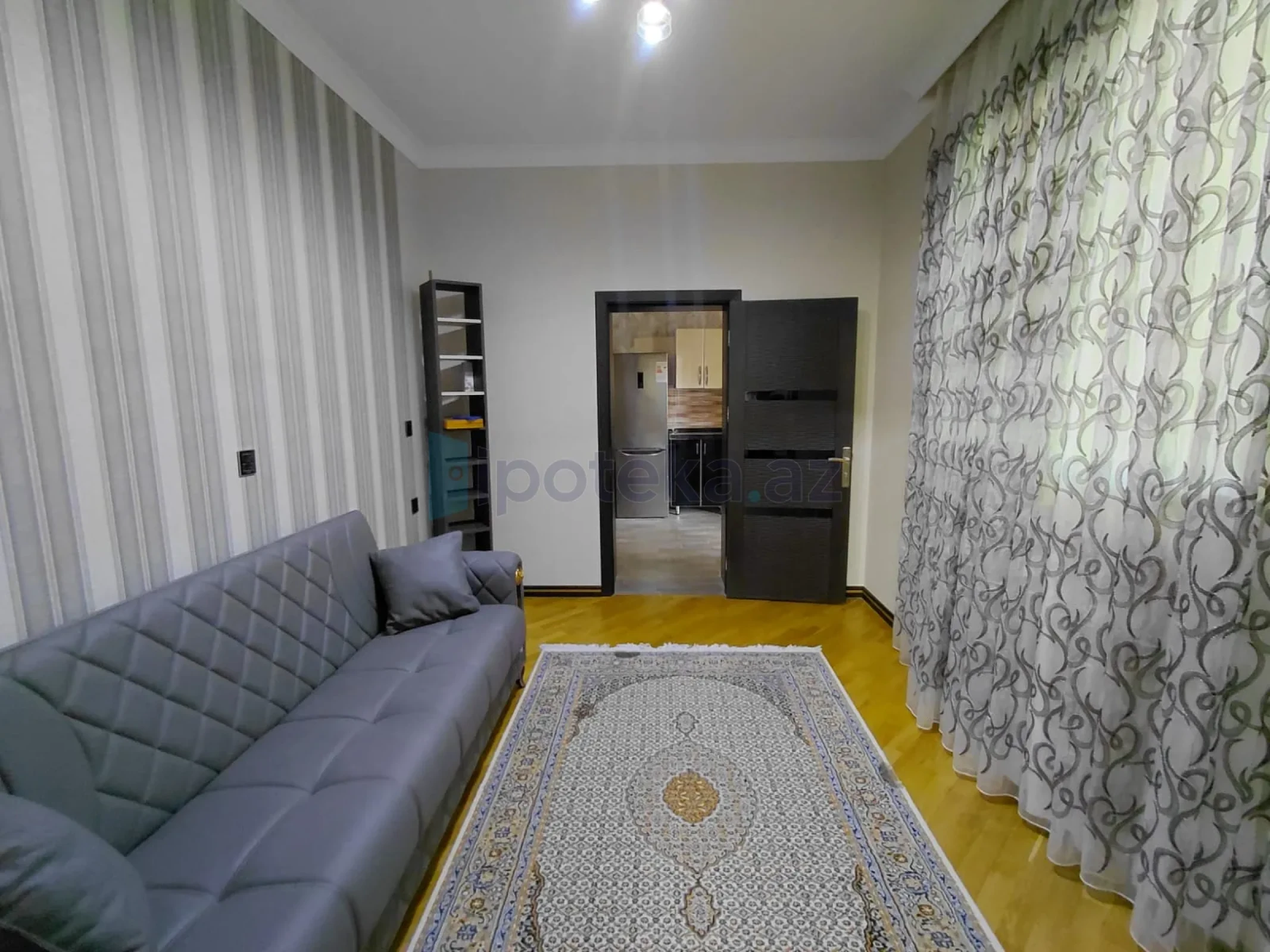 Satılır 6 otaqlı mənzil 300 m²
